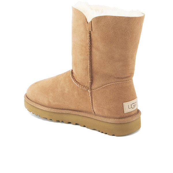 【码全一双免邮】UGG 女士纽扣沙色中筒雪地靴 ￥946 