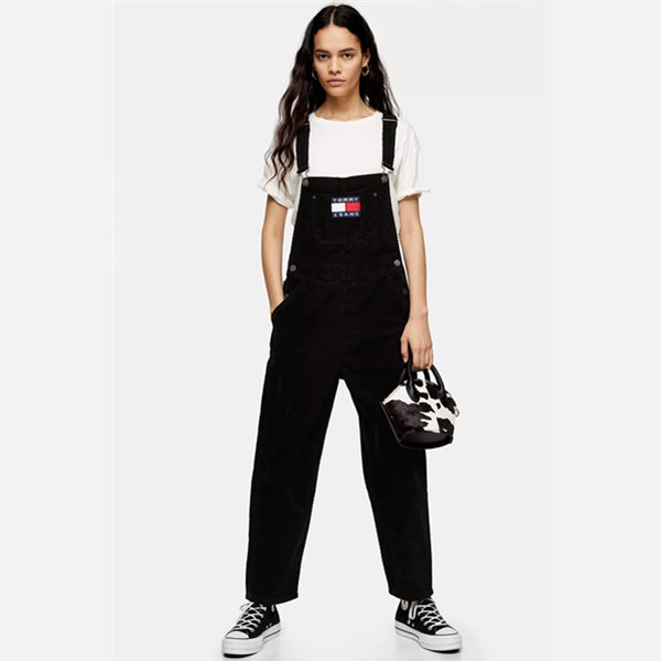 Tommy Jeans 复古 Logo 女士背带裤 ￡90（约817元） 