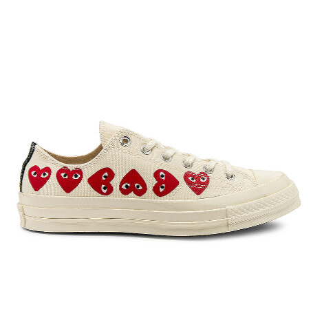 COMME DES GARCONS PLAY 多心图案帆布鞋 8（约816元） 